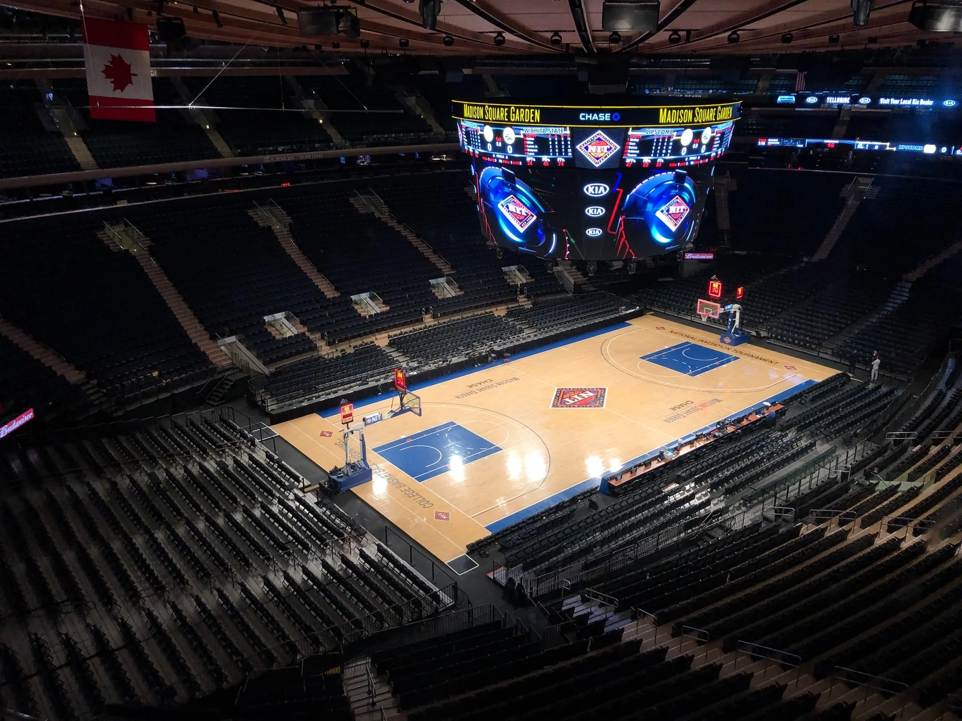 Does any Planet Fitness Have a Basketball Court