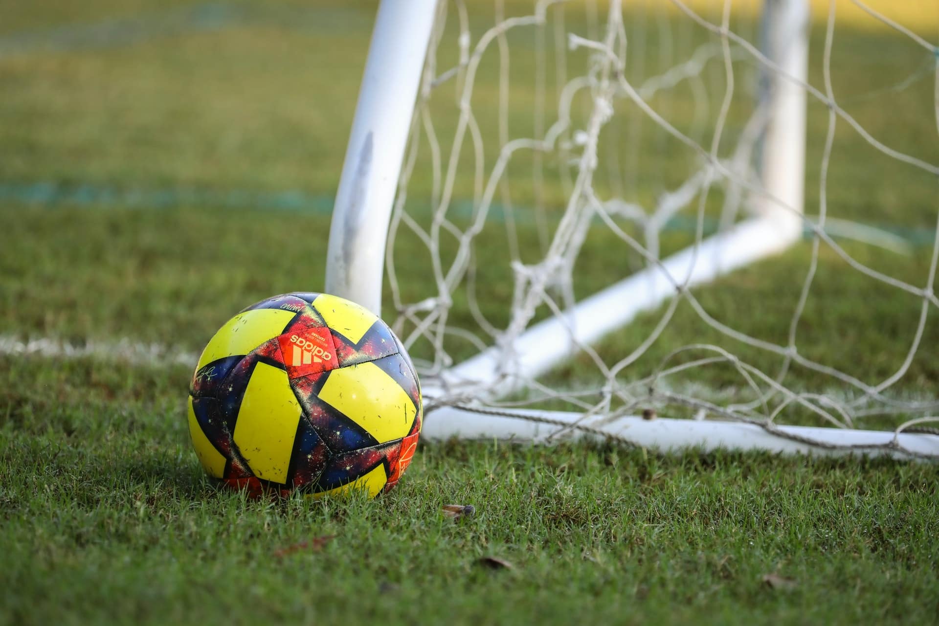 basketball-vs-soccer-which-is-harder-hoops-addict