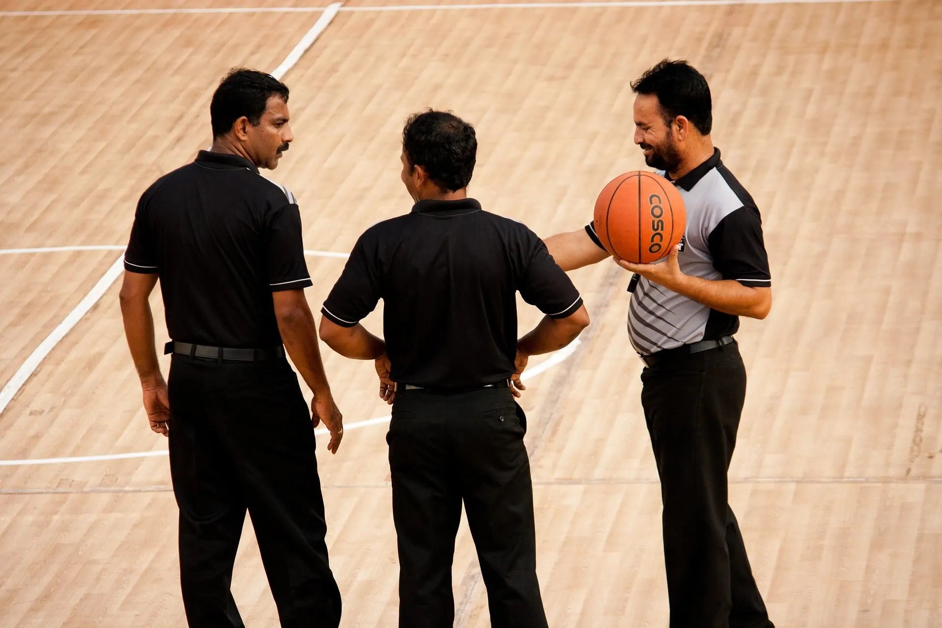 What are the Different Basketball Hand Signals 